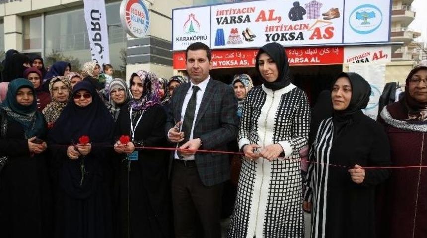 Karak&ouml;pr&uuml;&rsquo;de Askıda Giysi Kampanyası