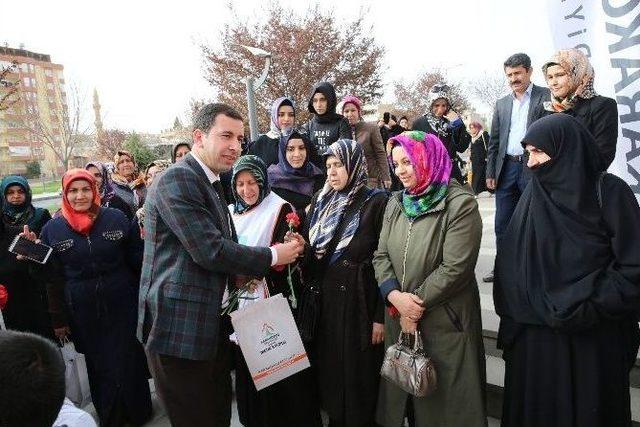 Karak&ouml;pr&uuml;&rsquo;de Askıda Giysi Kampanyası 1