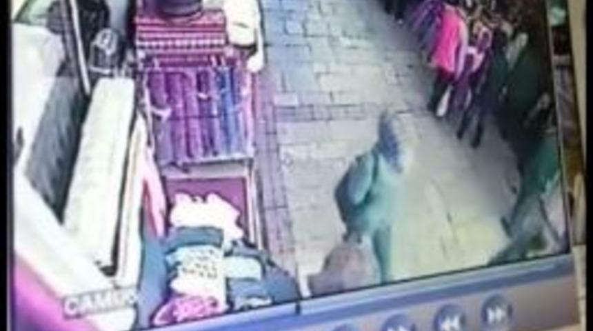 Suriyeli &Ccedil;ocuğun Tek Su&ccedil;u, Kendisini Yere Atan Adamın Şapkasını Almakmış