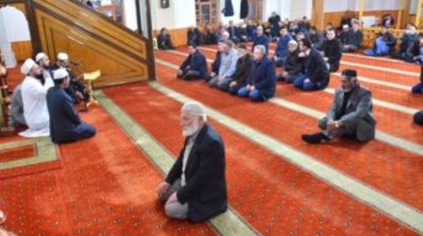 Vali Kahraman 40 G&uuml;n &Ouml;nce Şehit D&uuml;şen Tamer Meri&ccedil;&rsquo;in Mevlid-i Şerif Programına Katıldı