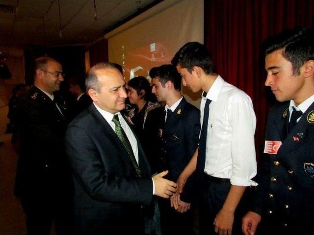 İstiklal Marşı&rsquo;nın Kabul&uuml; Ve Milli Şair İ&ccedil;in &Ccedil;eşme&rsquo;de T&ouml;ren 1