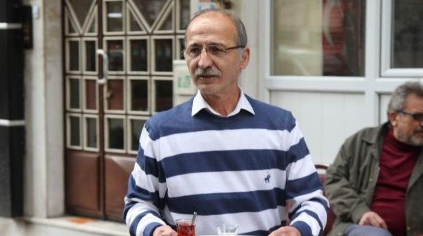 Kılı&ccedil;daroğlu&rsquo;na Benzeyen Kahvehaneci G&ouml;renleri Şaşırtıyor