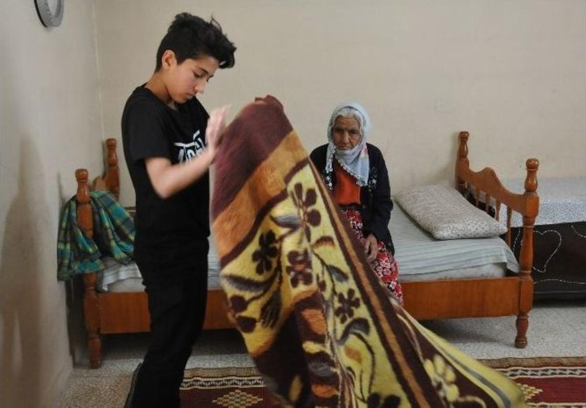 Lise &Ouml;ğrencilerinden &Ouml;rnek Davranışlar