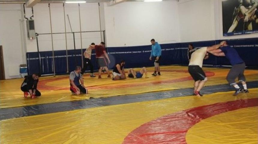 Kağıtsporlu Yağlı G&uuml;reş&ccedil;iler, Yeni Sezonu A&ccedil;tı