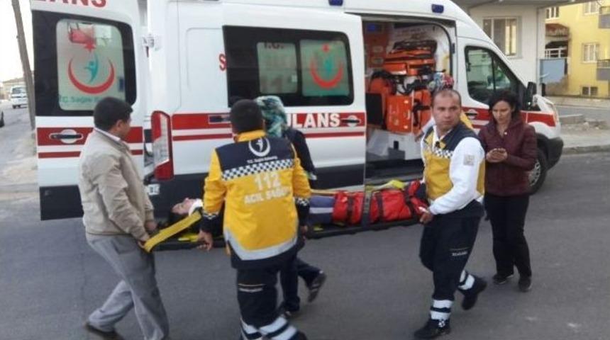 Otomobil &Ouml;ğrencilere &Ccedil;arptı