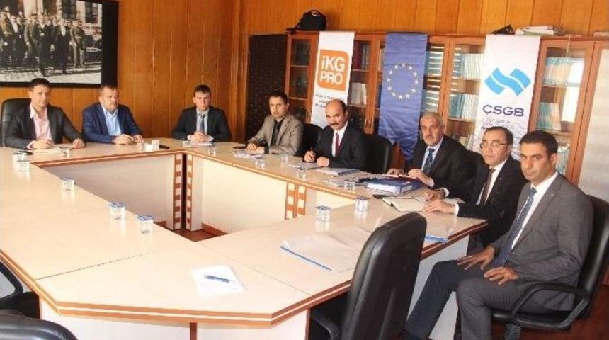 İl&ccedil;e Milli Eğitim M&uuml;d&uuml;rleri Samsat&rsquo;ta Toplandı