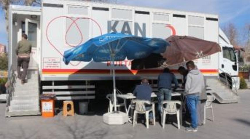 Niğde&rsquo;de G&uuml;nl&uuml;k 120 Kişi Kan Bağışlıyor