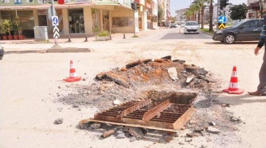 Manavgat&rsquo;ta &Uuml;zeri Asfaltla Kapatılmış Yağmur Suyu Kanalları A&ccedil;ıldı