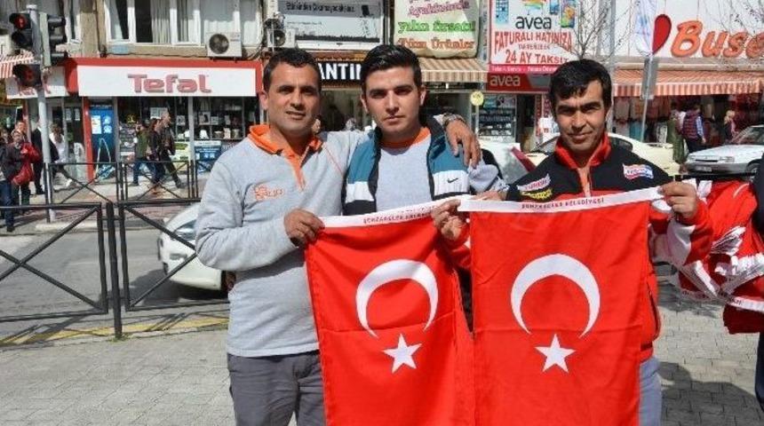 Şehzadeler Manisa&rsquo;yı Bayrakla Donattı