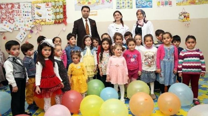 Şehitkamilli Minikler İstiklal Marşı&rsquo;nın Kabul&uuml;n&uuml; Kutladı