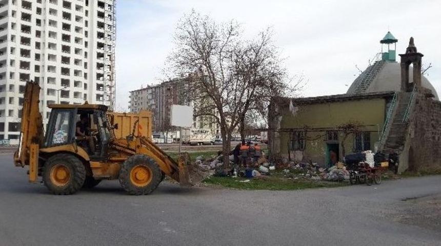 Gubaroğlu Mescidi Temizlendi