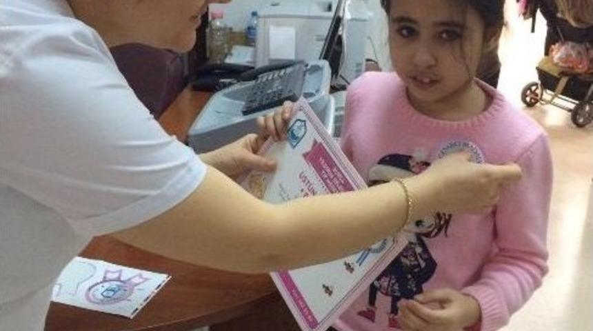 İğneden Korkmayan &Ccedil;ocuklara "&uuml;st&uuml;n Cesaret" Madalyası