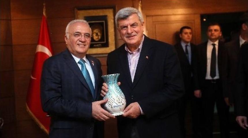 Bakan Elitaş, Kocaeli B&uuml;y&uuml;kşehir&rsquo;i Ziyaret Etti