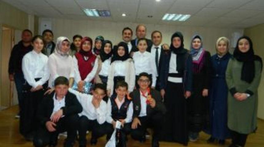 Posof Aşık M&uuml;dami Anadolu İmam Hatip Lisesi Mehmet Akif&rsquo;i Andı