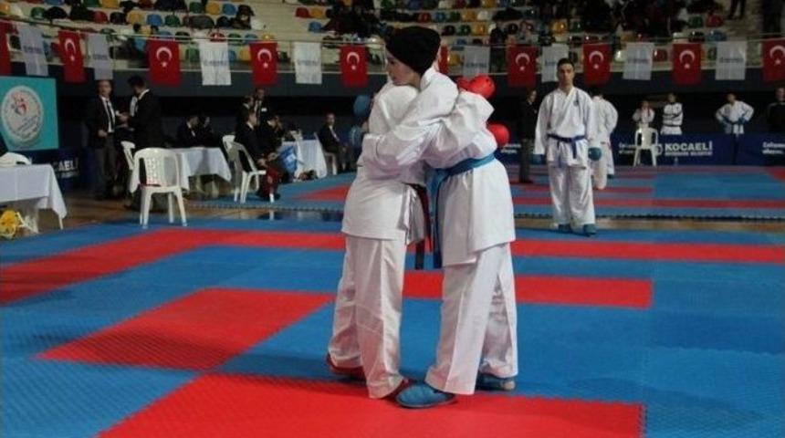 Kocaeli B&uuml;y&uuml;kşehir Karate Ligi&rsquo;nin 4. Etabı Yapılacak