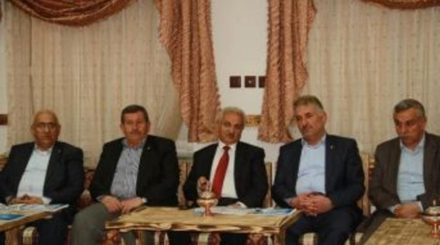 Başkan Başsoy Esnaf Ve Sanatk&acirc;r Odaları Birliği Oda Başkanlarıyla Bir Araya Geldi