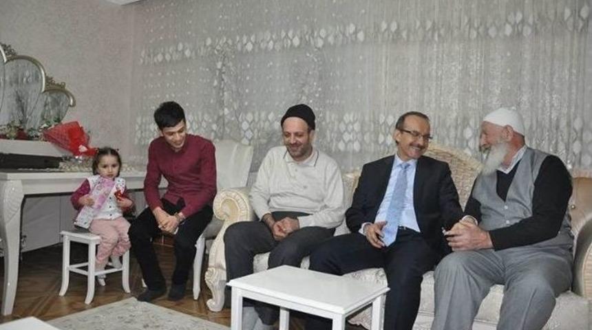 Vali Yavuz&rsquo;dan Şehit Ailelerine Ziyaret