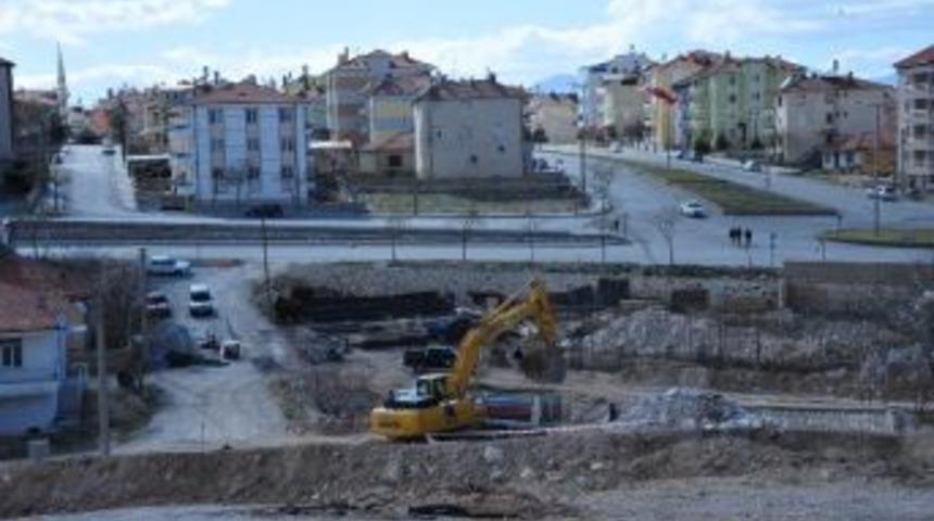 Karaman&rsquo;da K&ouml;pr&uuml;l&uuml; Kavşak &Ccedil;alışmaları Devam Ediyor