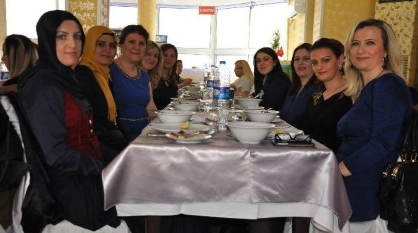 Kadınlar Dostluk Yemeğinde Buluştu