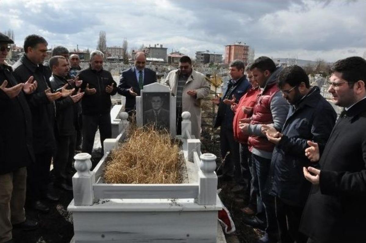 Gazeteci &Ouml;ner Daşdelen Mezarı Başında Anıldı