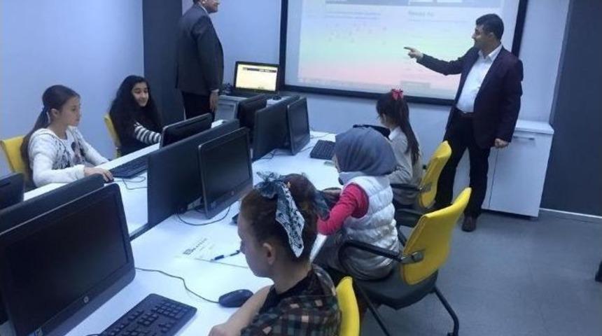 Kartepe Bilgi Evi &Ouml;ğrencileri 3d Merkezinde