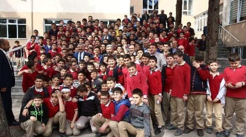 &Ouml;ğrencilerden Başkan &Ccedil;elik&rsquo;e B&uuml;y&uuml;k İlgi