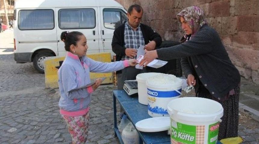 İncesu Belediyesi Temiz Bir İncesu İ&ccedil;in İlk&ouml;ğretim &Ouml;ğrencileri İle El Ele Vererek Halkı Bilin&ccedil;lendiriyor