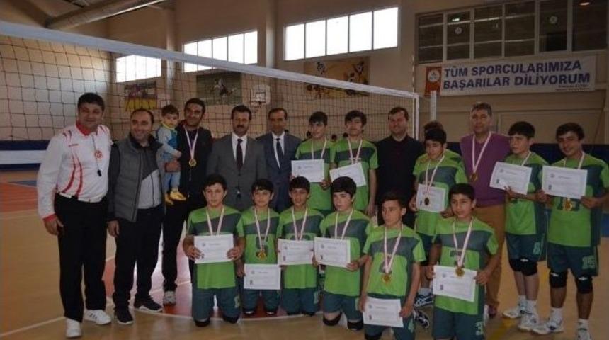 Voleybol&rsquo;da, Finalistler Belli Oldu