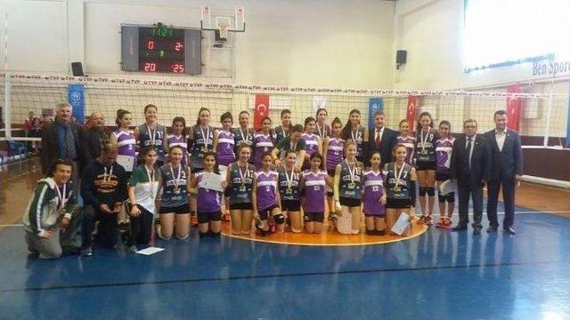 Voleybol&rsquo;da, Finalistler Belli Oldu 1