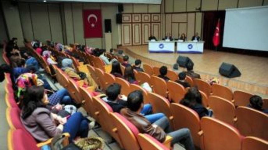 Yy&uuml;&rsquo;de &ldquo;bir Dava Adamı Mehmet Akif&rdquo; Paneli