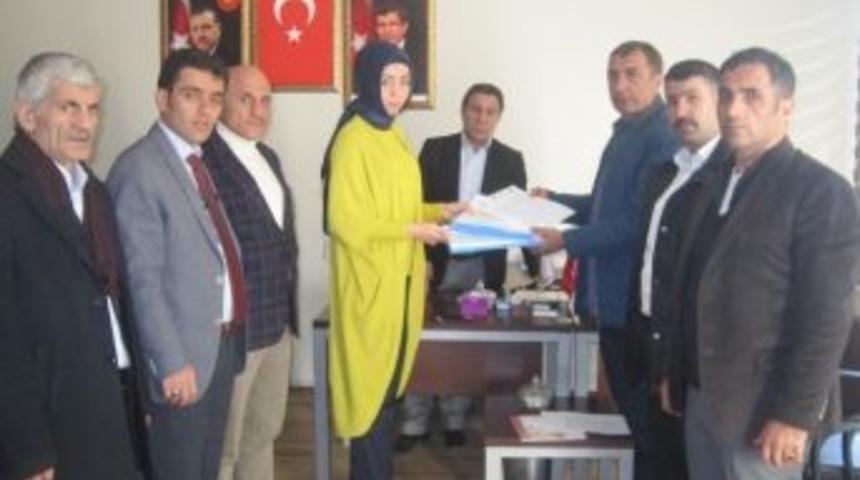 10 Binin &Uuml;zerinde İmza Ak Parti İl Başkanlığına Teslim Edildi
