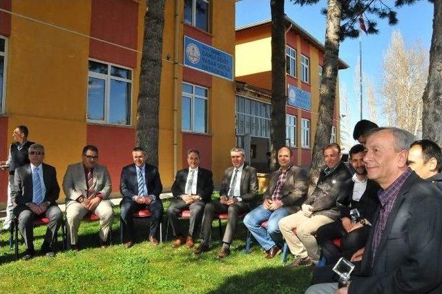 Akşehir’de Koridor Kitaplıklarına Katkı Sağlayanlara Plaket