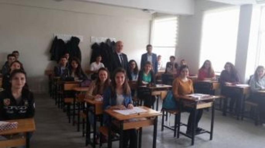 Milli Eğitim M&uuml;d&uuml;r&uuml;nden &Ouml;ğrencilere Motivasyon Ziyareti