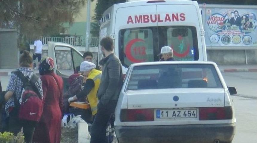 Yaya Ge&ccedil;idinde Otomobil &Ccedil;arptı, Sağlık Ekiplerinin M&uuml;dahalesine İzin Vermedi