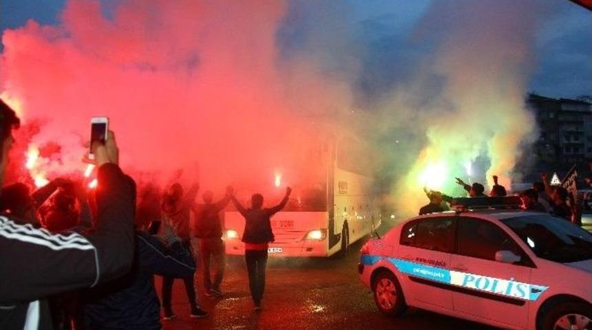 Beşiktaş Rize&rsquo;de Coşkuyla Karşılandı