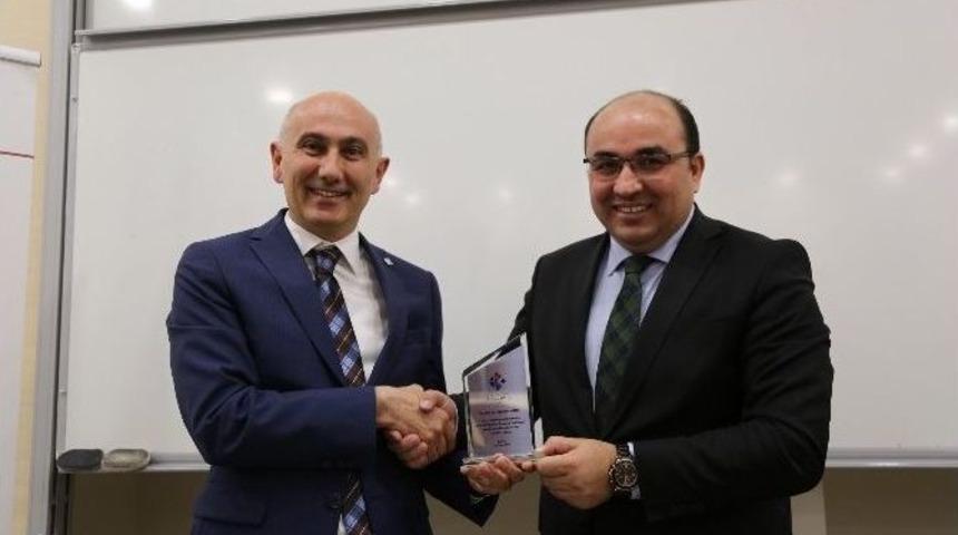 Hk&uuml;&rsquo;de &ldquo;suriye Bağlamında B&ouml;lgesel Ve K&uuml;resel G&uuml;&ccedil;lerin Ortadoğu Politikası&rdquo; Ele Alındı