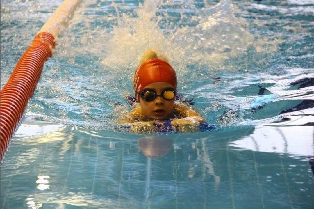 Y&uuml;zme &Ouml;ğrenen Minikler Sertifikalarını Bakan Kılı&ccedil;&rsquo;tan Aldı