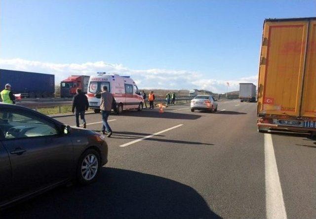 (özel Haber) Çerkezköy Tem Otoyolu’nda Kaza:  1 Ölü 1
