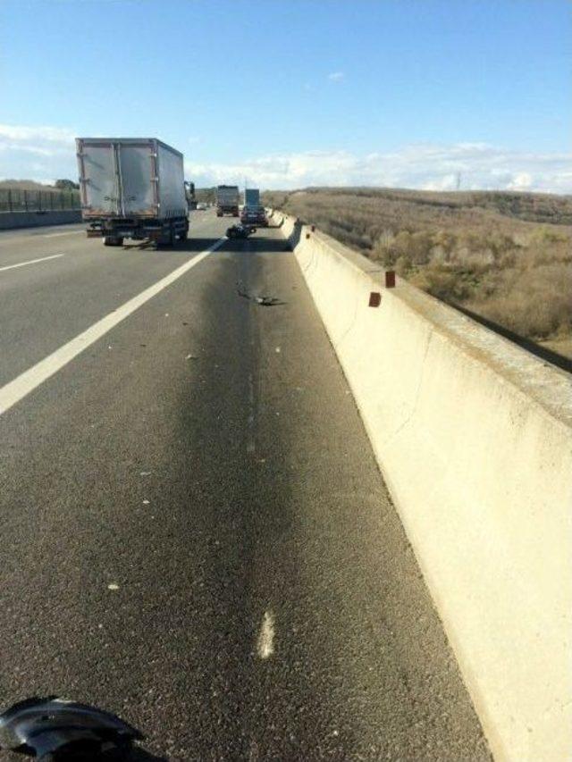 (özel Haber) Çerkezköy Tem Otoyolu’nda Kaza:  1 Ölü 3