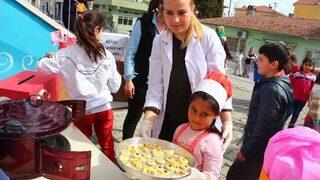 Minik Ellerden Doğudaki Asker Ve Polislere Kurabiye