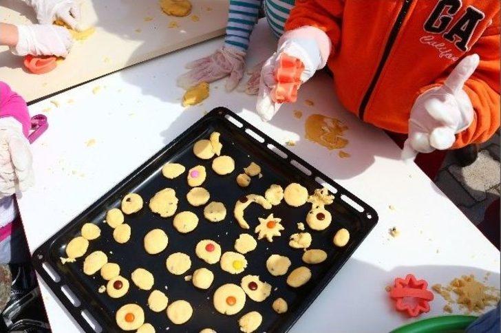Minik Ellerden Doğudaki Asker Ve Polislere Kurabiye G3