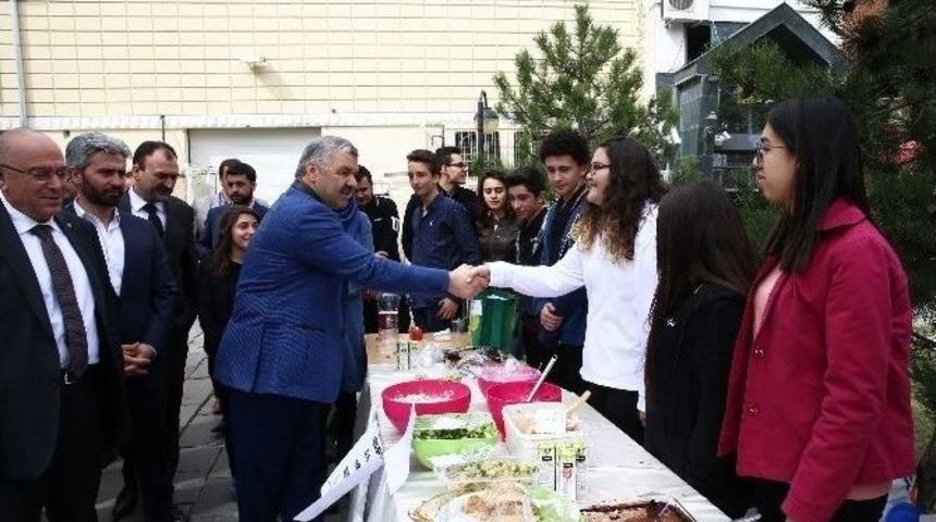 Anlamlı Kermese Başkan&rsquo;dan Destek