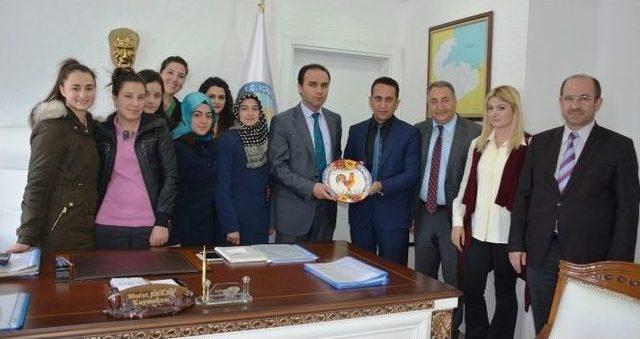 Yurtdışından Dönen Öğrencilerden Kaymakam Erkan’a Ziyaret 1