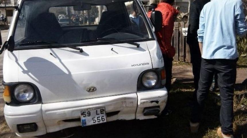 Park Halindeyken Hareket Eden Kamyonet Tehlike Sa&ccedil;tı