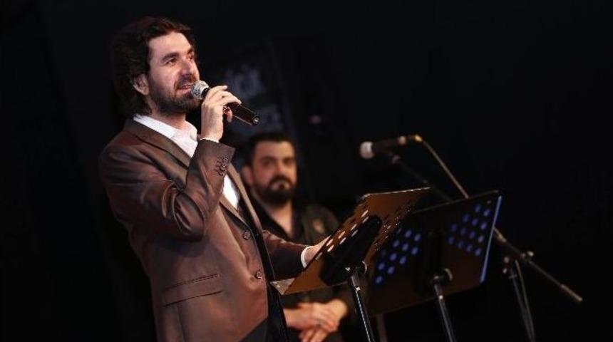 Serdar Tuncer&rsquo;den K&uuml;&ccedil;&uuml;k&ccedil;ekmecelilere Şiir Ziyafeti