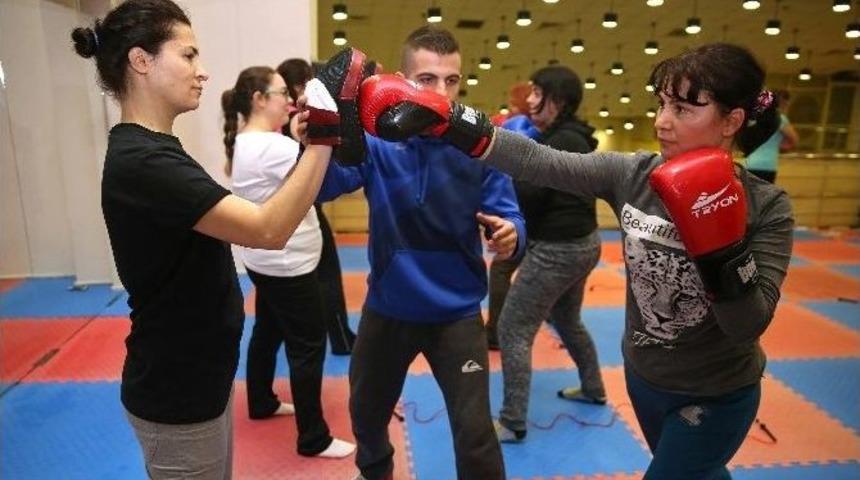 Bu Kadınlara Dokunan Yandı