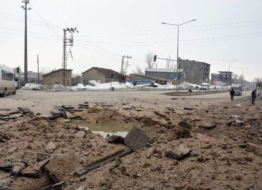 Y&uuml;ksekova&rsquo;da, Askeri Konvoyun Ge&ccedil;işi Sırasında Patlama