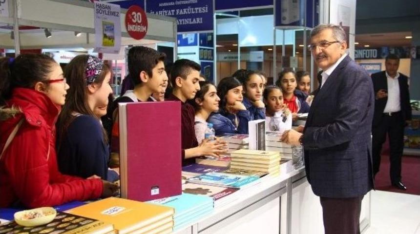 Kitap Kurdu Bilgi Evi &Ouml;ğrencileri Cnr Expo Kitap Fuarı&rsquo;nda