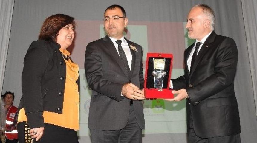 T&uuml;rk Kızılayı Sertifikalarla Hayata Bağladı