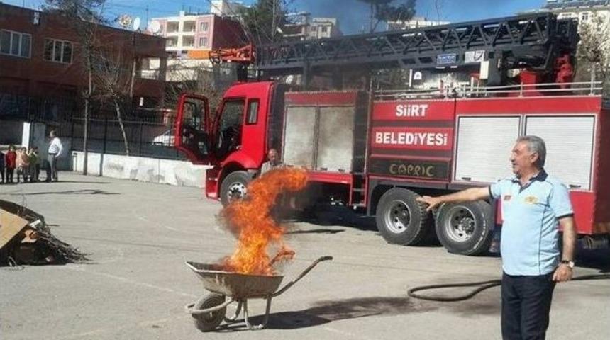 &Ouml;ğrencilere Deprem Ve Yangın Tatbikatı Yaptırıldı
